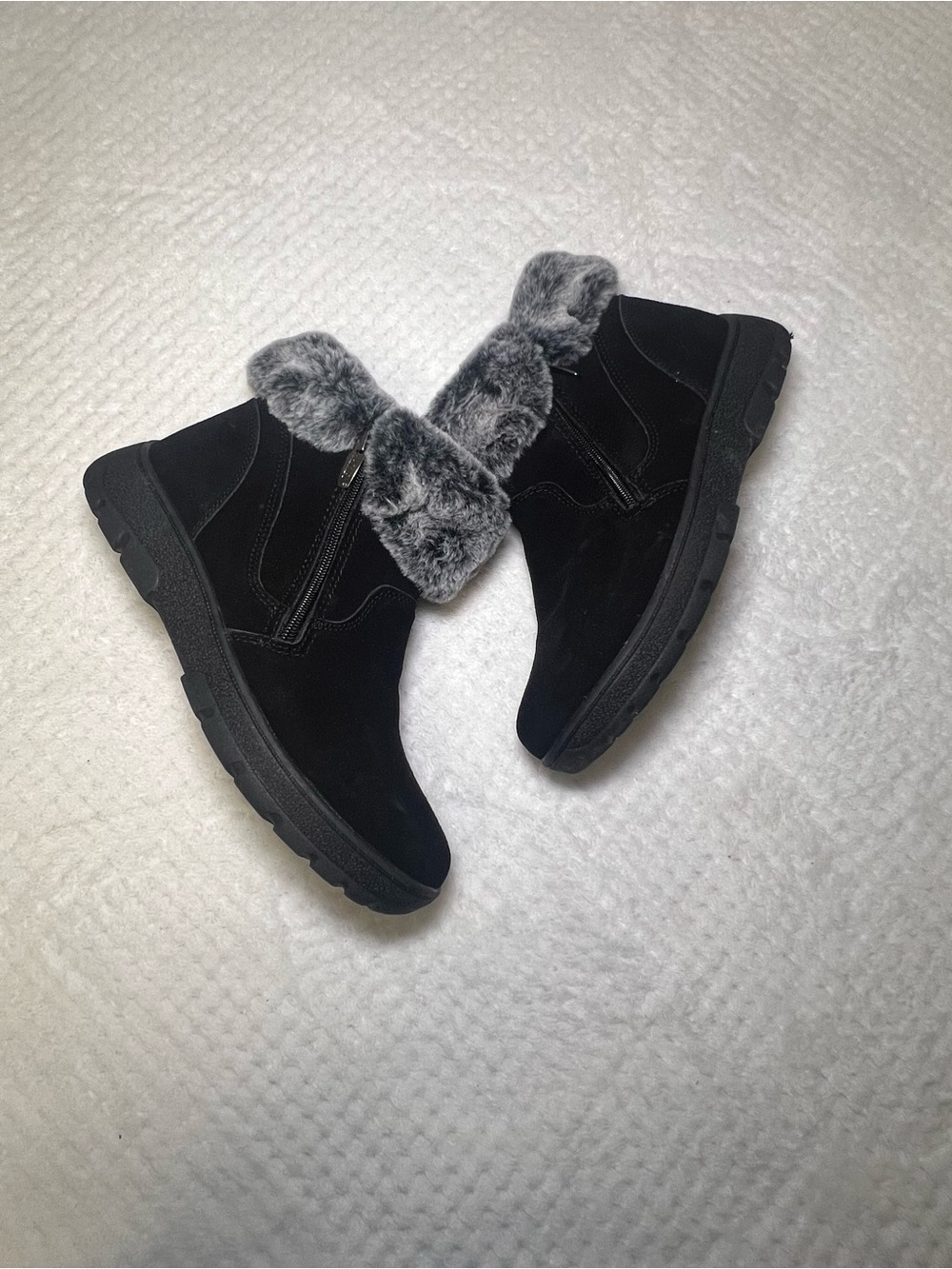 Khombu Black Ankle Boots with Gray Faux Fur Cuff